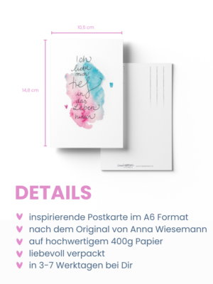 Eine Postkarte aus der Anna in Farben-Kollektion von Anna Wiesemann. Die Vorderseite zeigt eine Aquarellmalerei in Blau- und Pinktönen mit dem handgeschriebenen Text: „Ich liebe mich tief in das Leben hinein.“ Die Rückseite enthält klassische Postkartenlinien für Adresse und Briefmarke sowie den kleinen Schriftzug „Anna Wiesemann – IN FARBEN“ mit der Website www.annawiesemann.de. Das Design wirkt leicht, kreativ und inspirierend.