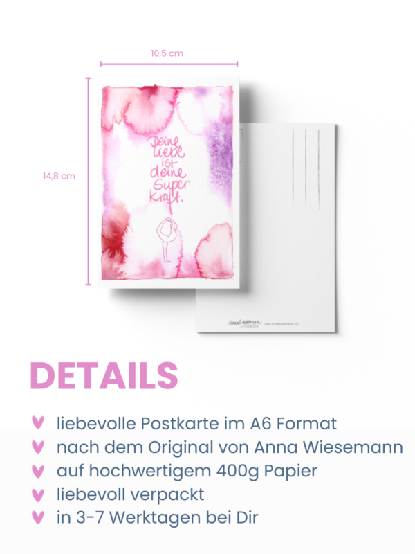 Eine Postkarte aus der Anna in Farben-Kollektion von Anna Wiesemann. Die Vorderseite zeigt eine Aquarellmalerei in Rosatönen mit dem handgeschriebenen Text: „Die Liebe ist deine Superkraft“. Die Rückseite enthält klassische Postkartenlinien für Adresse und Briefmarke sowie den kleinen Schriftzug „Anna Wiesemann – IN FARBEN“ mit der Website www.annawiesemann.de. Das Design wirkt leicht, kreativ und inspirierend.