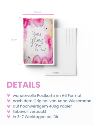 Eine Postkarte aus der Anna in Farben-Kollektion von Anna Wiesemann. Die Vorderseite zeigt eine Aquarellmalerei in Pinktönen mit dem handgeschriebenen Text: „You Glow Girl“. Die Rückseite enthält klassische Postkartenlinien für Adresse und Briefmarke sowie den kleinen Schriftzug „Anna Wiesemann – IN FARBEN“ mit der Website www.annawiesemann.de. Das Design wirkt leicht, kreativ und inspirierend.